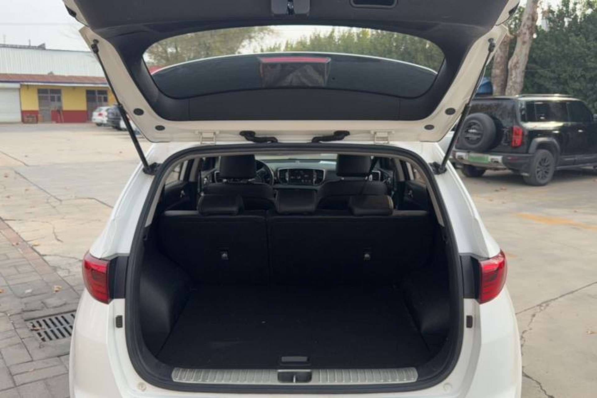 Used Kia KX5 2017 1.6T Automatic Two-Wheel Drive 15th Anniversary Special Edition DLX Trunk
