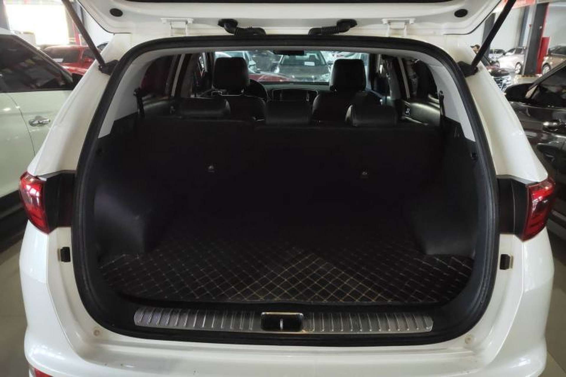 Used Kia KX5 2017 1.6T Automatic Two-Wheel Drive 15th Anniversary Special Edition DLX Trunk