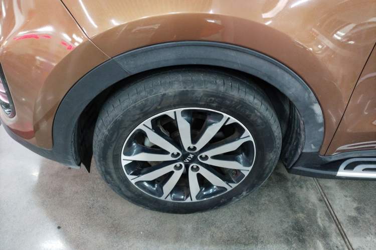 Used Kia KX5 2017 1.6T Automatic Two-Wheel Drive 15th Anniversary Special Edition DLX Left Front Wheel Hub
