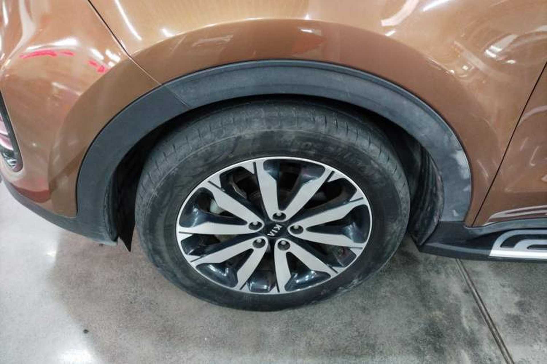 Used Kia KX5 2017 1.6T Automatic Two-Wheel Drive 15th Anniversary Special Edition DLX Left Front Wheel Hub