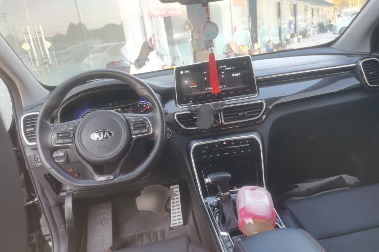 Used Kia KX5 2019 1.6T Automatic Two-Wheel Drive Luxury Edition Center Console