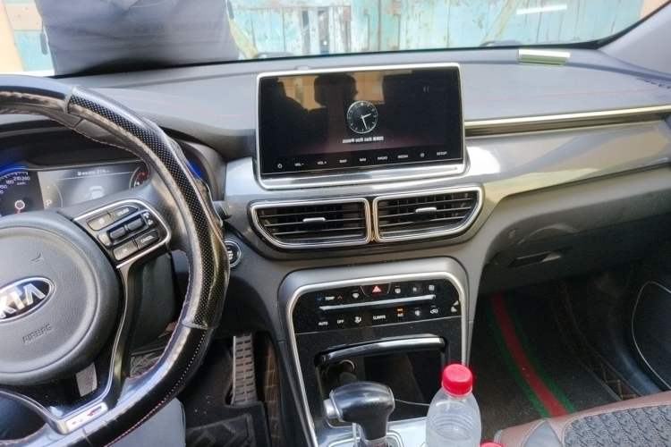 Used Kia KX5 2019 1.6T Automatic Two-Wheel Drive Luxury Edition Center Console