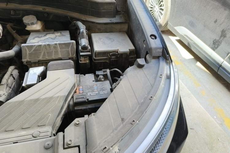 Used Kia KX5 2019 1.6T Automatic Two-Wheel Drive Luxury Edition Engine Bay Left