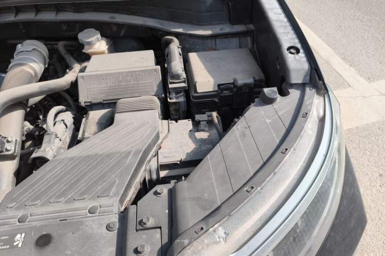 Used Kia KX5 2019 1.6T Automatic Two-Wheel Drive Luxury Edition Engine Bay Left
