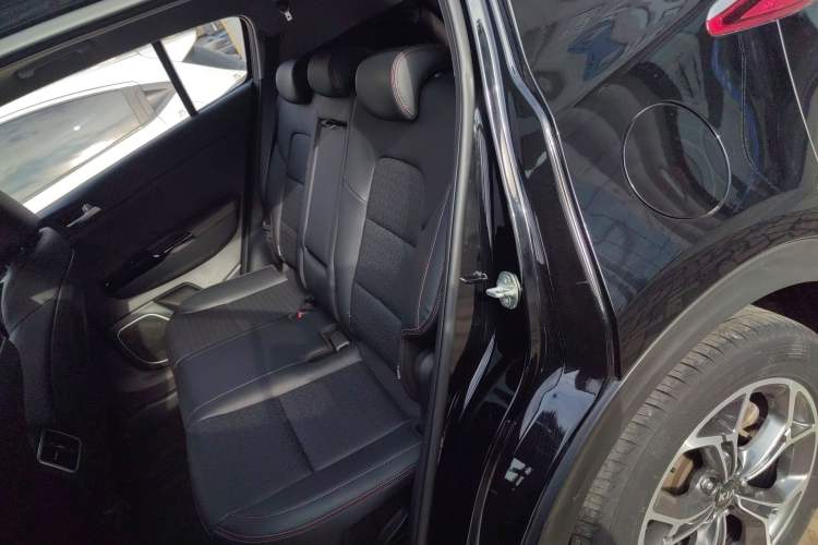 Used Kia KX5 2019 2.0L Automatic 2WD Comfort Edition Interior 4