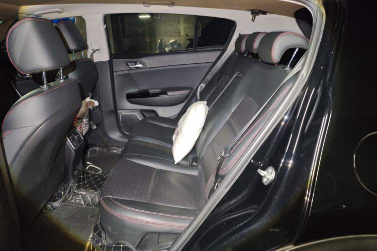Used Kia KX5 2019 1.6T Automatic Two-Wheel Drive Luxury Edition Interior 4
