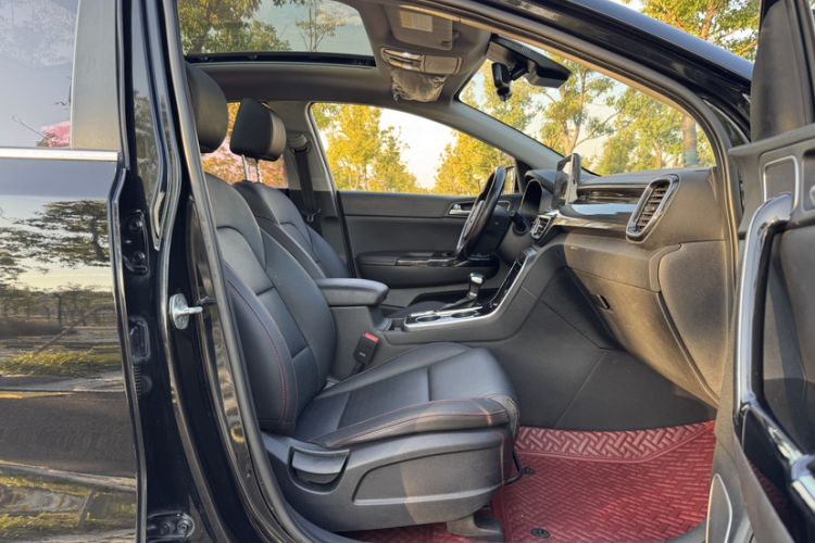 Used Kia KX5 2019 1.6T Automatic Two-Wheel Drive Luxury Edition Interior 8