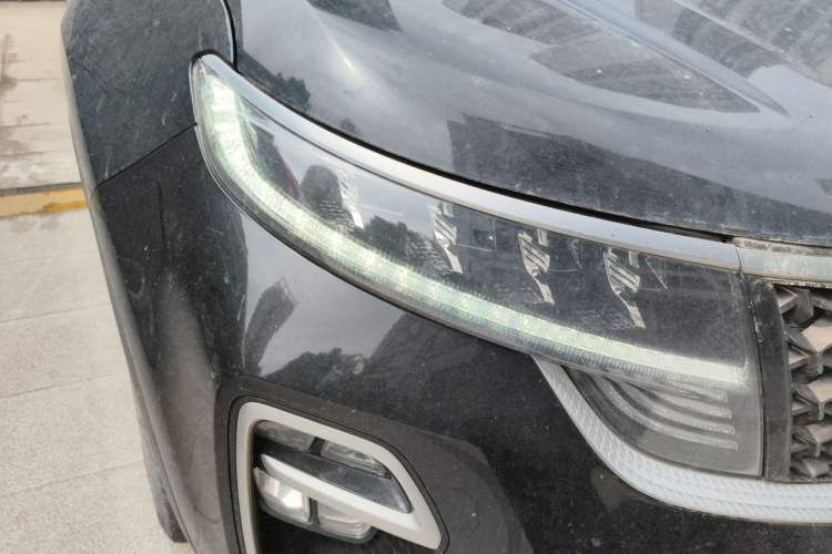 Used Kia KX5 2019 1.6T Automatic Two-Wheel Drive Luxury Edition Right Front Headlight