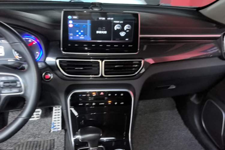 Used Kia KX5 2019 1.6T Automatic Two-Wheel Drive Luxury Edition Audio And AC Panel