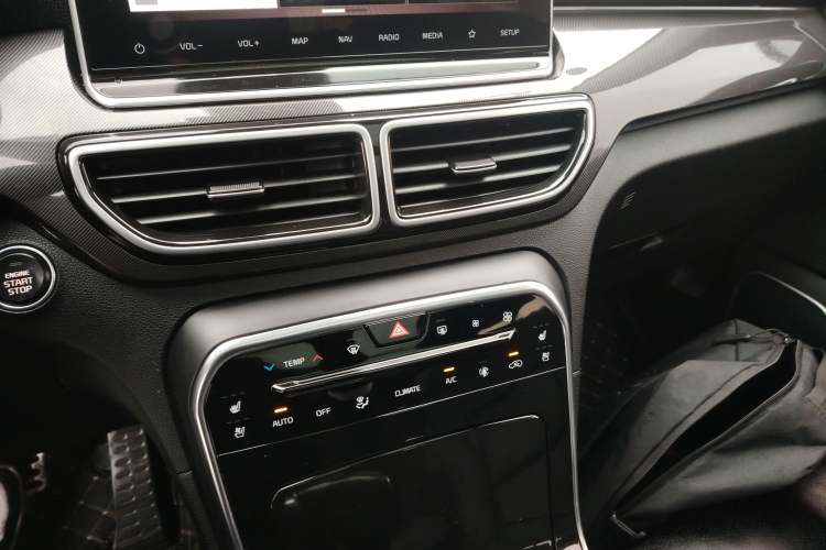 Used Kia KX5 2019 1.6T Automatic Two-Wheel Drive Luxury Edition Audio And AC Panel