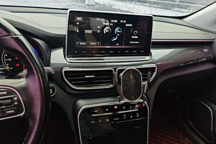 Used Kia KX5 2019 2.0L Automatic 2WD Comfort Edition Audio And AC Panel