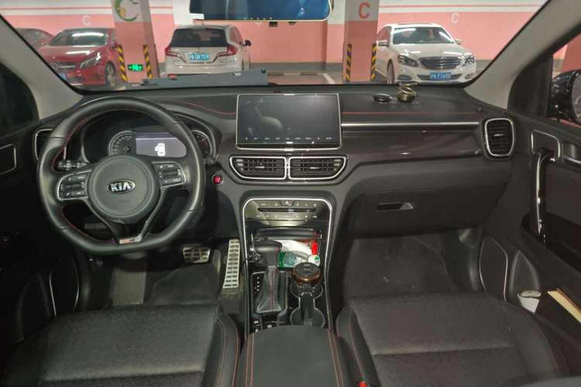 Used Kia KX5 2019 1.6T Automatic Two-Wheel Drive Luxury Edition Center Console