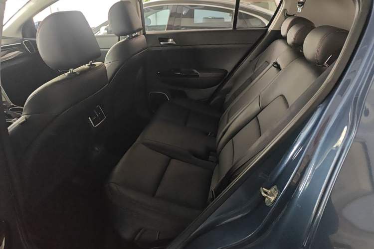 Used Kia KX5 2019 1.6T Automatic Two-Wheel Drive Luxury Edition Interior 4