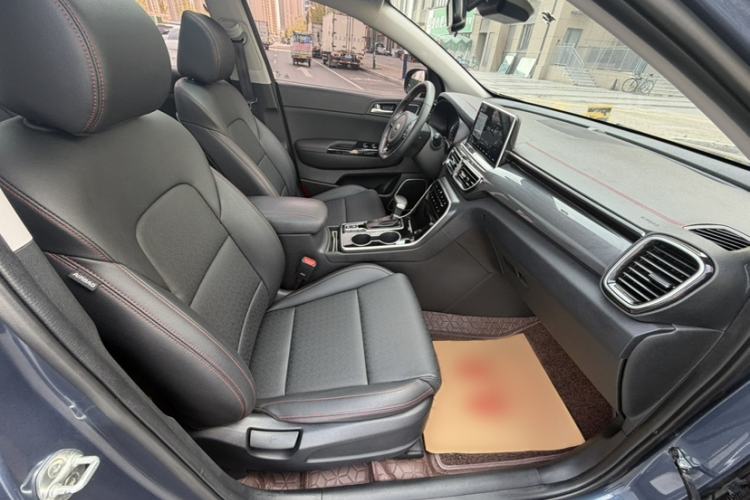 Used Kia KX5 2019 1.6T Automatic Two-Wheel Drive Luxury Edition Interior 8