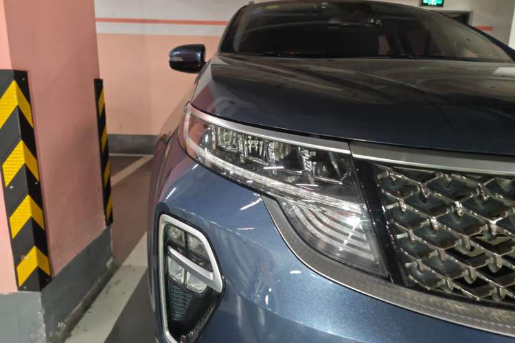 Used Kia KX5 2019 1.6T Automatic Two-Wheel Drive Luxury Edition Right Front Headlight