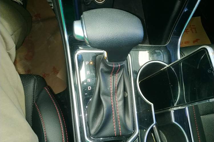 Used Kia KX5 2019 1.6T Automatic Two-Wheel Drive Luxury Edition Gear Lever