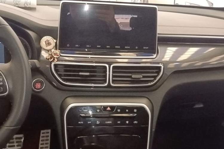 Used Kia KX5 2019 1.6T Automatic Two-Wheel Drive Luxury Edition Audio And AC Panel