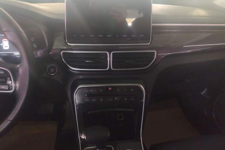 Used Kia KX5 2019 2.0L Automatic 2WD Comfort Edition Audio And AC Panel