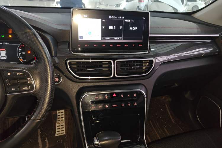 Used Kia KX5 2019 1.6T Automatic Two-Wheel Drive Luxury Edition Audio And AC Panel
