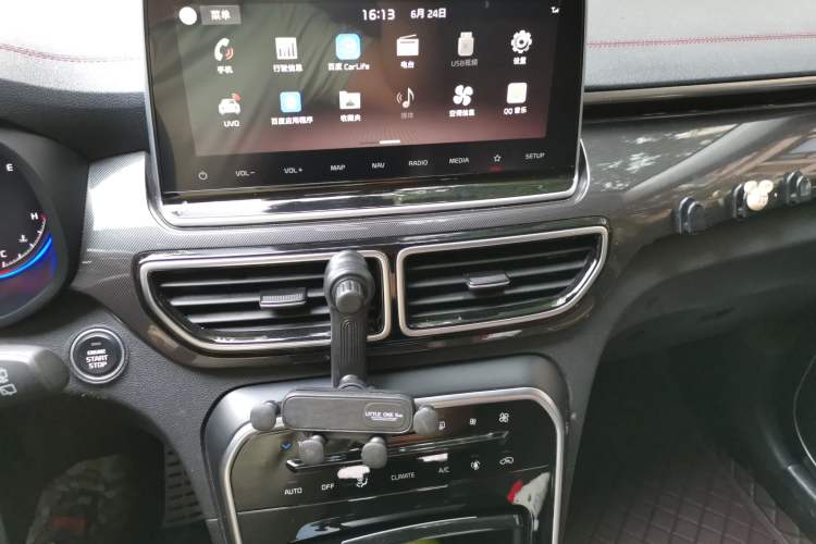 Used Kia KX5 2019 1.6T Automatic Two-Wheel Drive Luxury Edition Audio And AC Panel