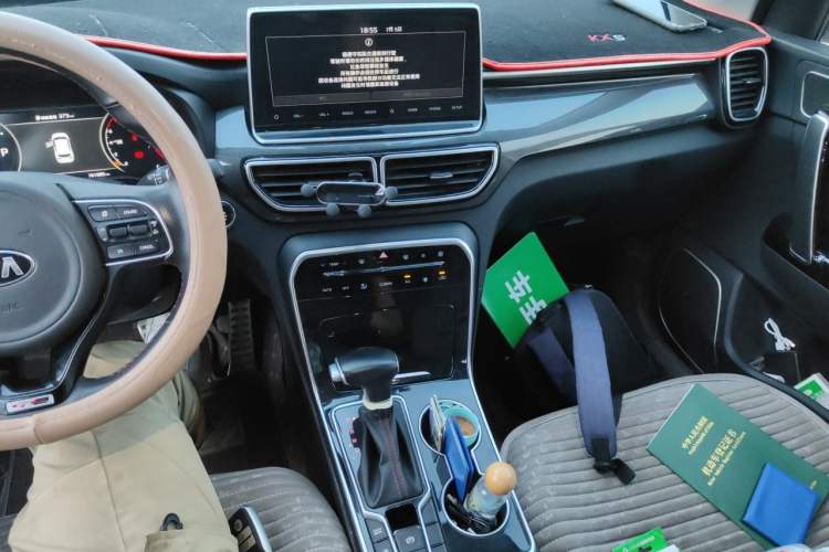 Used Kia KX5 2019 1.6T Automatic Two-Wheel Drive Elite Edition Audio And AC Panel