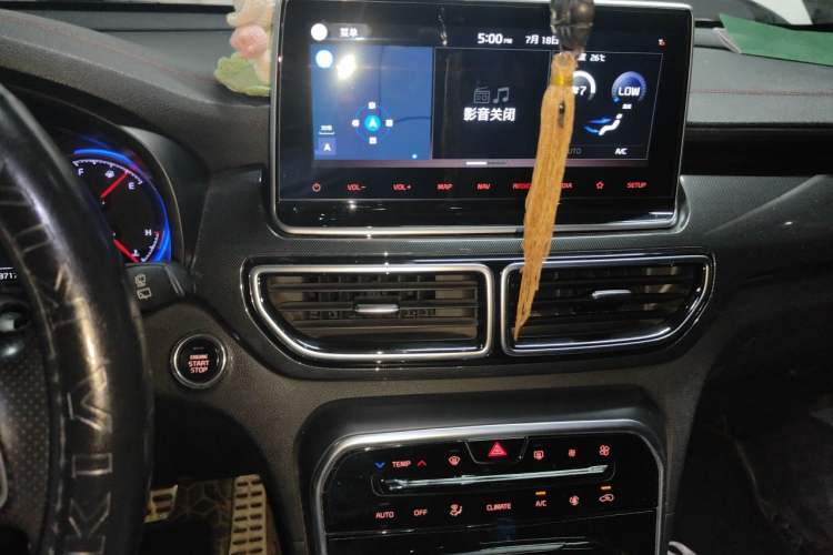 Used Kia KX5 2019 1.6T Automatic Two-Wheel Drive Luxury Edition Audio And AC Panel