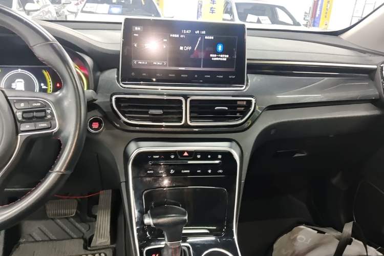 Used Kia KX5 2019 2.0L Automatic 2WD Comfort Edition Audio And AC Panel