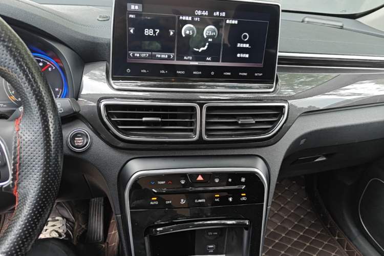 Used Kia KX5 2019 2.0L Automatic 2WD Comfort Edition Audio And AC Panel