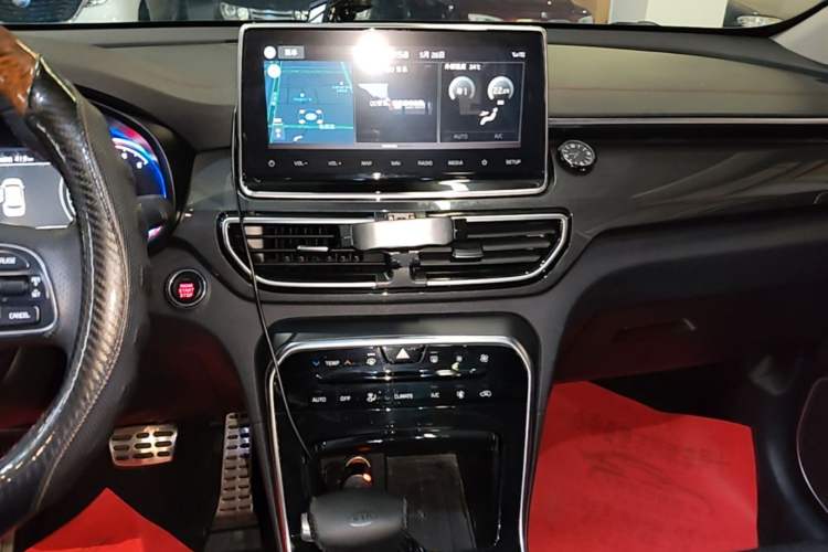 Used Kia KX5 2019 1.6T Automatic Two-Wheel Drive Luxury Edition Audio And AC Panel