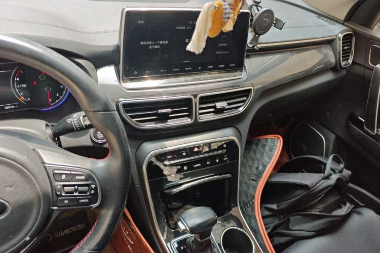 Used Kia KX5 2019 1.6T Automatic Two-Wheel Drive Elite Edition Audio And AC Panel