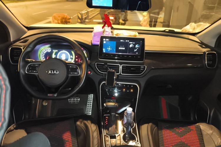 Used Kia KX5 2019 1.6T Automatic Two-Wheel Drive Luxury Edition Center Console