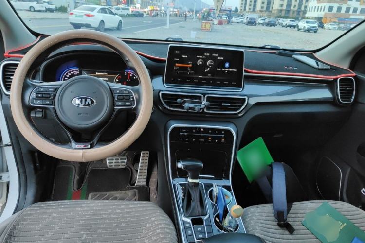Used Kia KX5 2019 1.6T Automatic Two-Wheel Drive Elite Edition Center Console