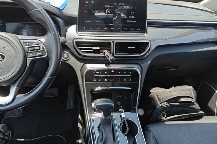 Used Kia KX5 2019 2.0L Automatic 2WD Comfort Edition Center Console