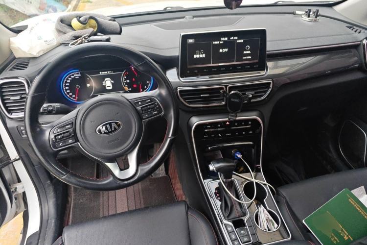 Used Kia KX5 2019 2.0L Automatic 2WD Comfort Edition Center Console