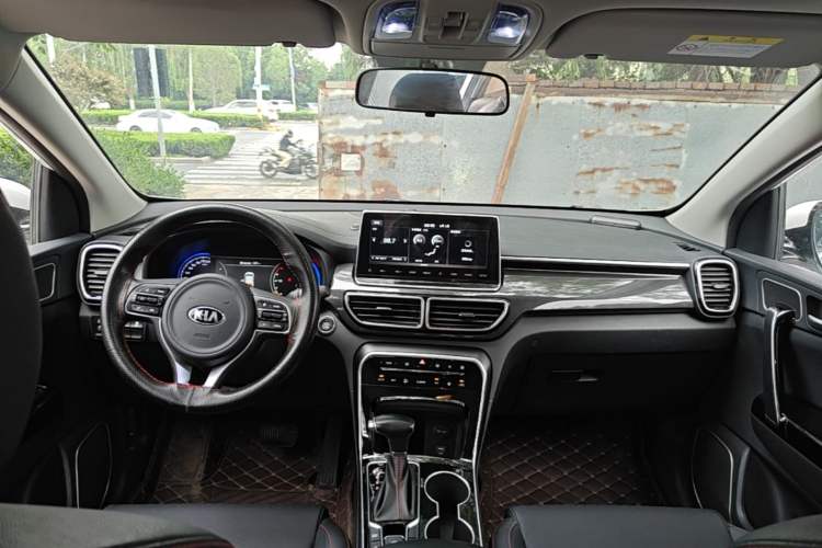 Used Kia KX5 2019 2.0L Automatic 2WD Comfort Edition Center Console