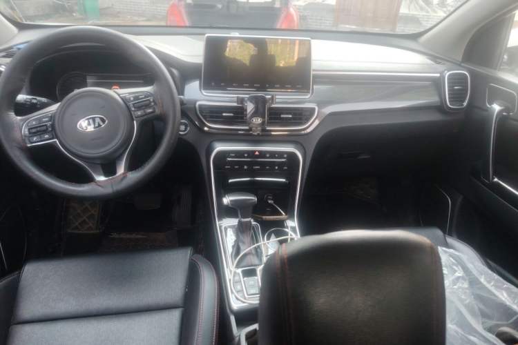 Used Kia KX5 2019 2.0L Automatic 2WD Comfort Edition Center Console