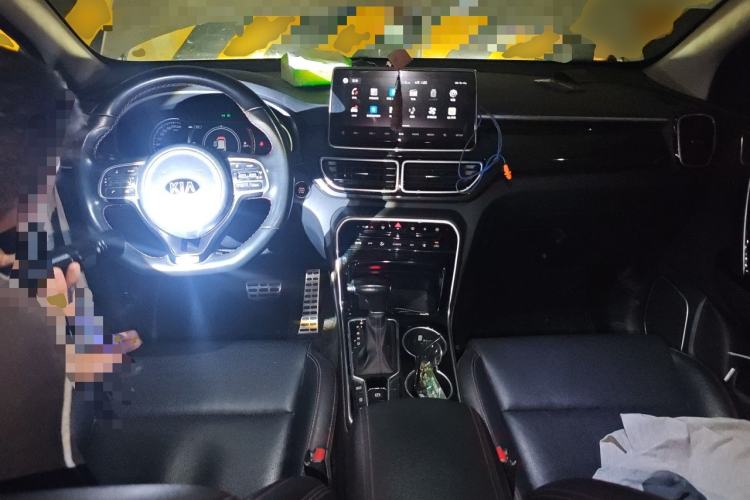 Used Kia KX5 2019 1.6T Automatic Two-Wheel Drive Luxury Edition Center Console