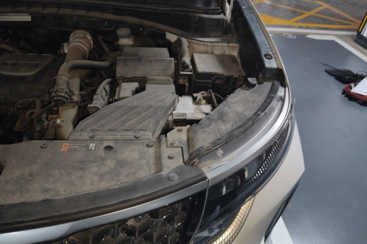 Used Kia KX5 2019 1.6T Automatic Two-Wheel Drive Luxury Edition Engine Bay Left