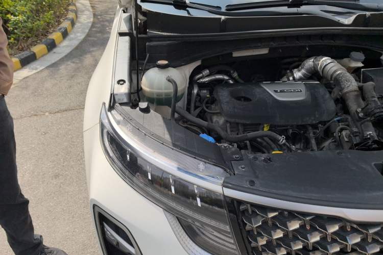 Used Kia KX5 2019 1.6T Automatic Two-Wheel Drive Luxury Edition Engine Bay Right