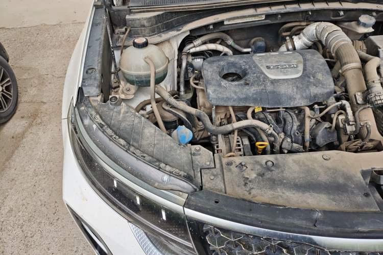 Used Kia KX5 2019 1.6T Automatic Two-Wheel Drive Luxury Edition Engine Bay Right