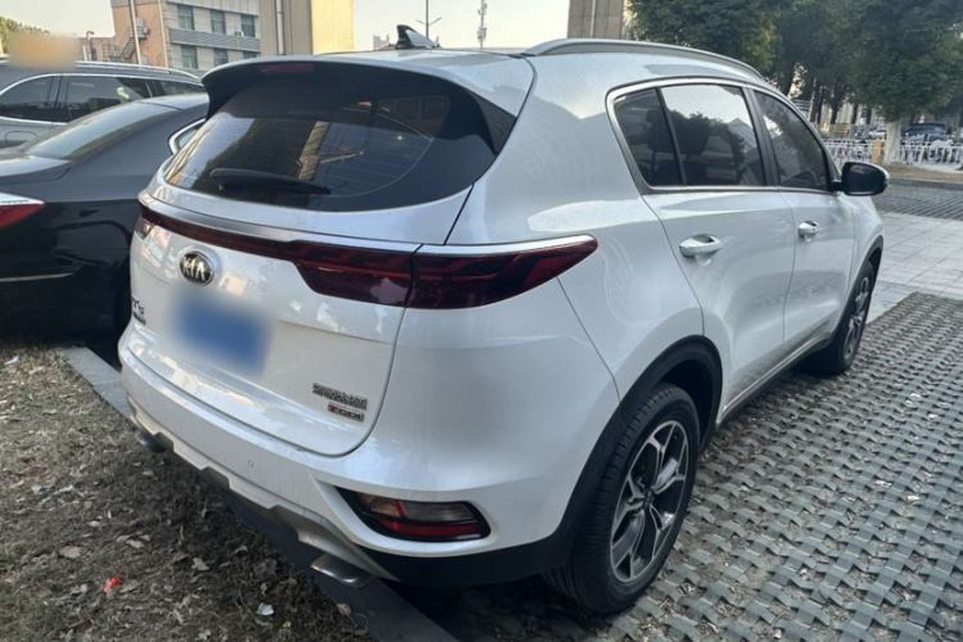 Used Kia KX5 2019 1.6T Automatic Two-Wheel Drive Luxury Edition Exterior 5