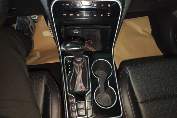 Used Kia KX5 2019 2.0L Automatic Two-Wheel Drive Fashion Edition Gear Lever