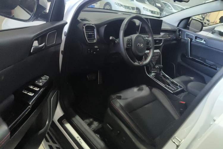 Used Kia KX5 2019 1.6T Automatic Two-Wheel Drive Luxury Edition Interior 2