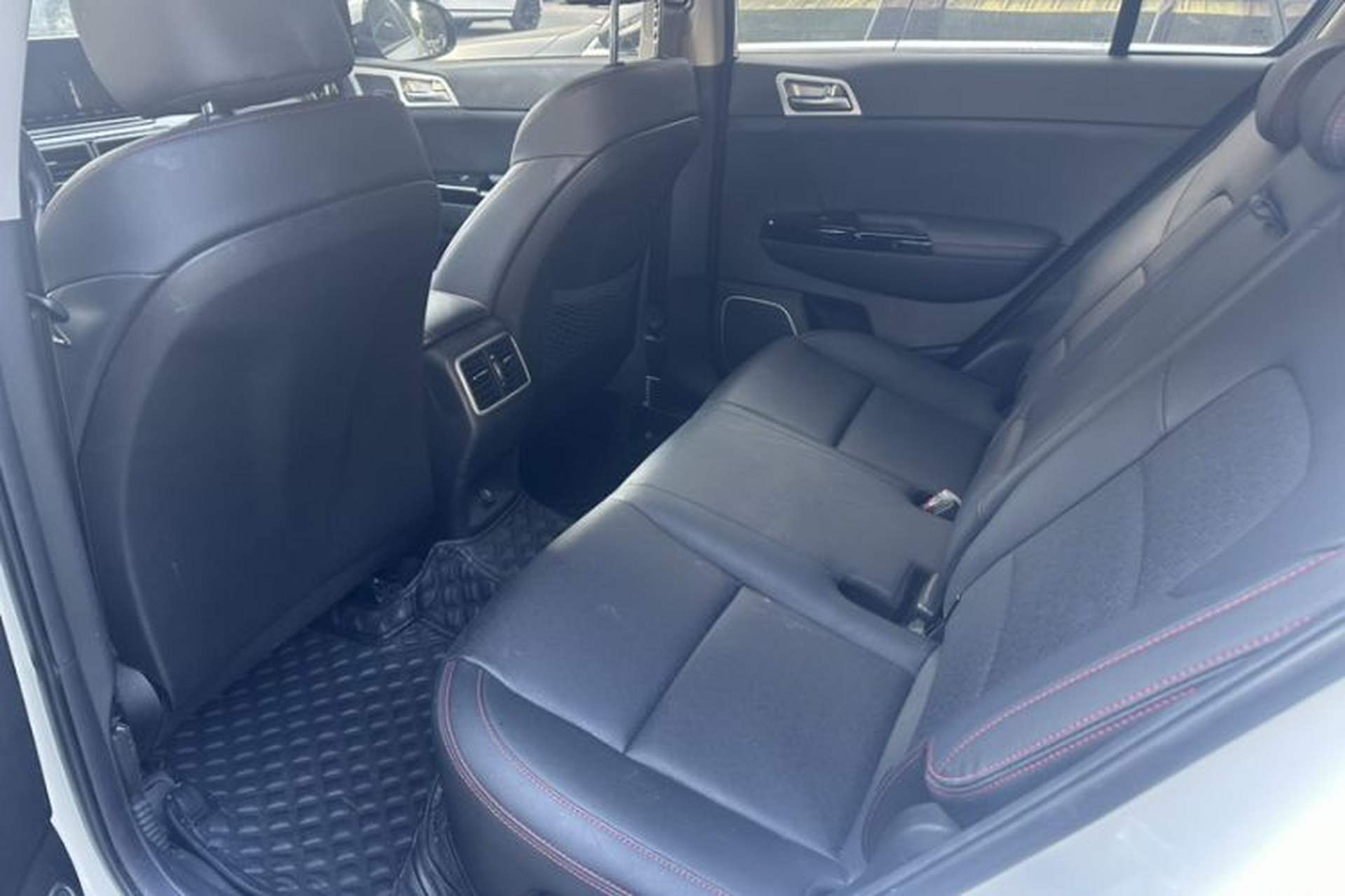 Used Kia KX5 2019 1.6T Automatic Two-Wheel Drive Luxury Edition Interior 3