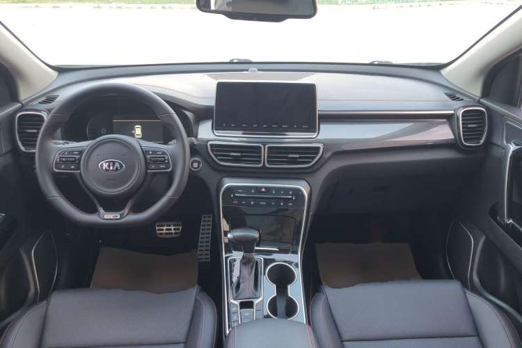 Used Kia KX5 2019 1.6T Automatic Two-Wheel Drive Luxury Edition Interior 3