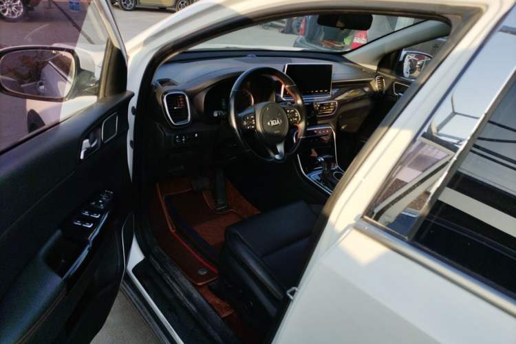Used Kia KX5 2019 2.0L Automatic 2WD Comfort Edition Interior 3