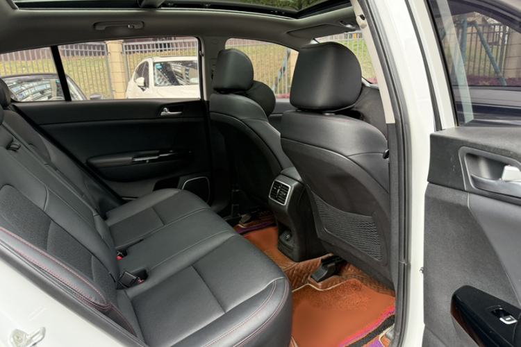 Used Kia KX5 2019 1.6T Automatic Two-Wheel Drive Luxury Edition Interior 4