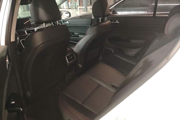 Used Kia KX5 2019 1.6T Automatic Two-Wheel Drive Luxury Edition Interior 4