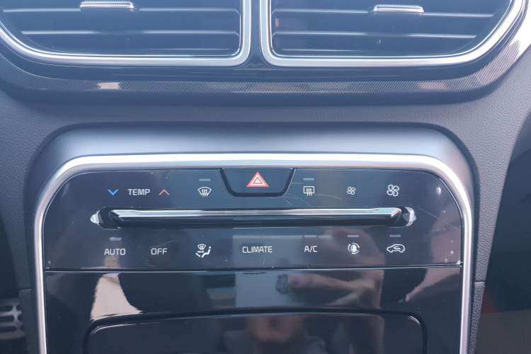 Used Kia KX5 2019 1.6T Automatic Two-Wheel Drive Luxury Edition Interior 4