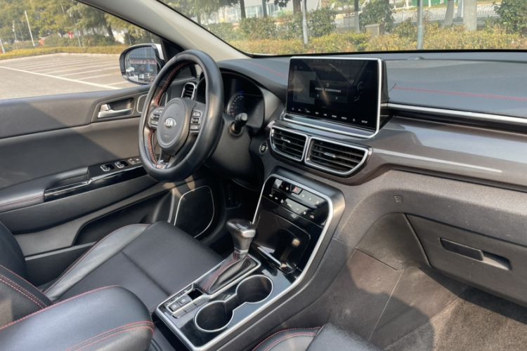 Used Kia KX5 2019 2.0L Automatic Two-Wheel Drive Fashion Edition Interior 4
